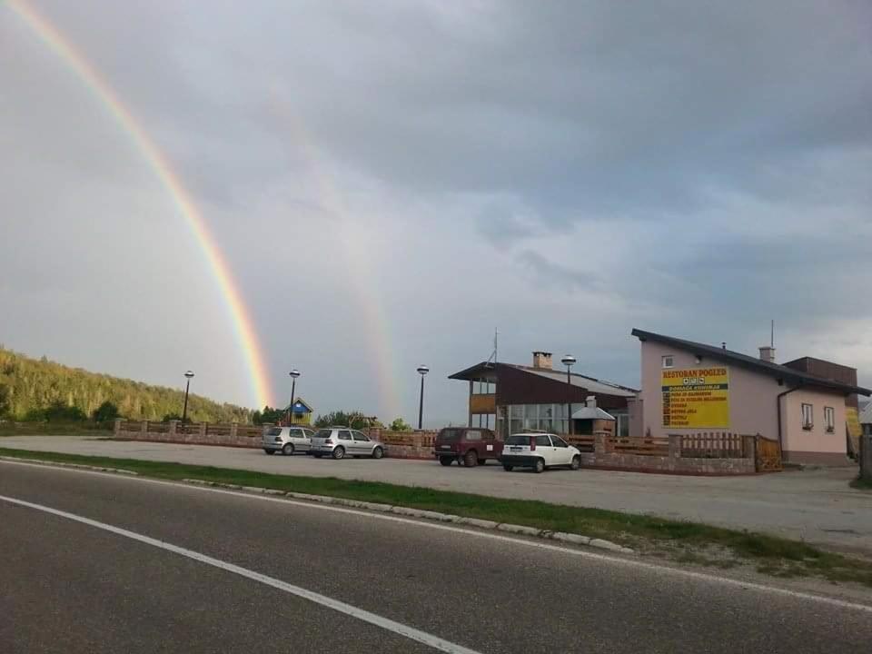 Pansion I Restoran ,, Pogled" Hotel Han Pijesak ภายนอก รูปภาพ